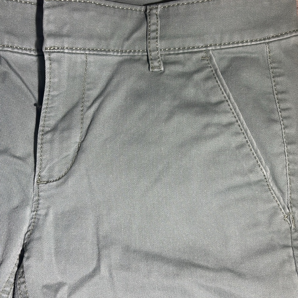 LOFT women’s 2 olive Green Flat Front knee length Bermuda shorts military green - Picture 9 of 15